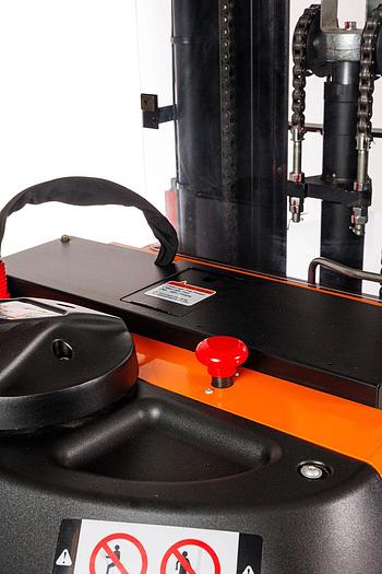 Performance Walkie Straddle Stacker