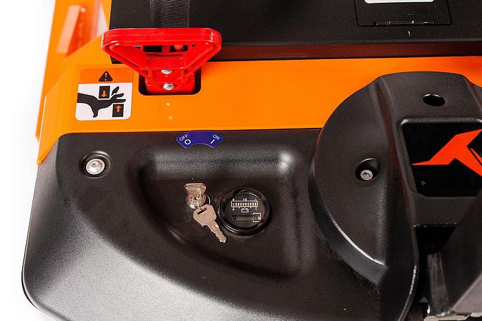 Performance Walkie Straddle Stacker