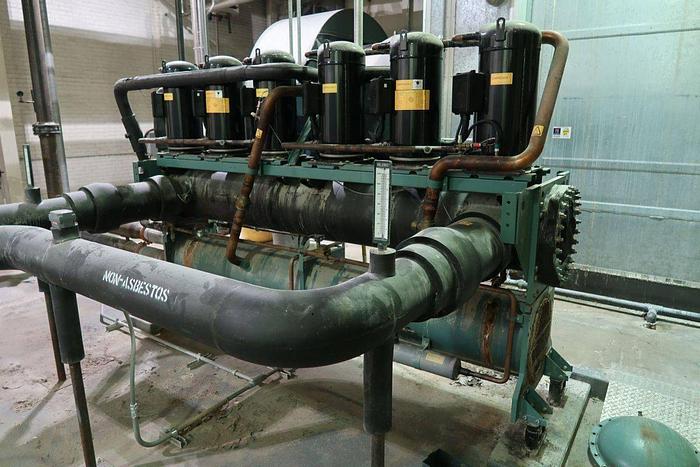 Used YORK MODEL YCWL0126HE46XABSDTXXXXXLXXXX44SXXXEXXXXXSAXXXXXXXXXXX11HXXXX CHILLER
