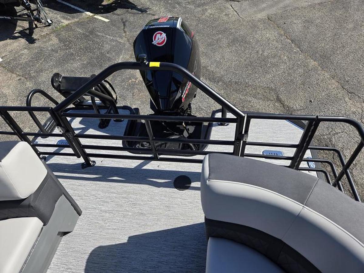 2026 Starcraft Marine SLS3R