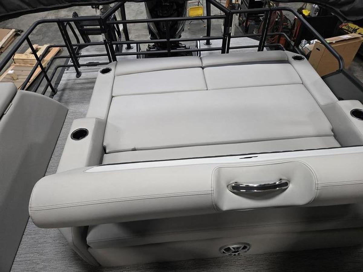 2026 Starcraft Marine SLS3QDH