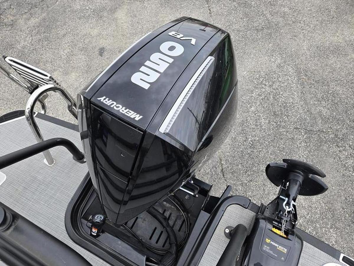 Used 2024 Starcraft Marine CX25RL