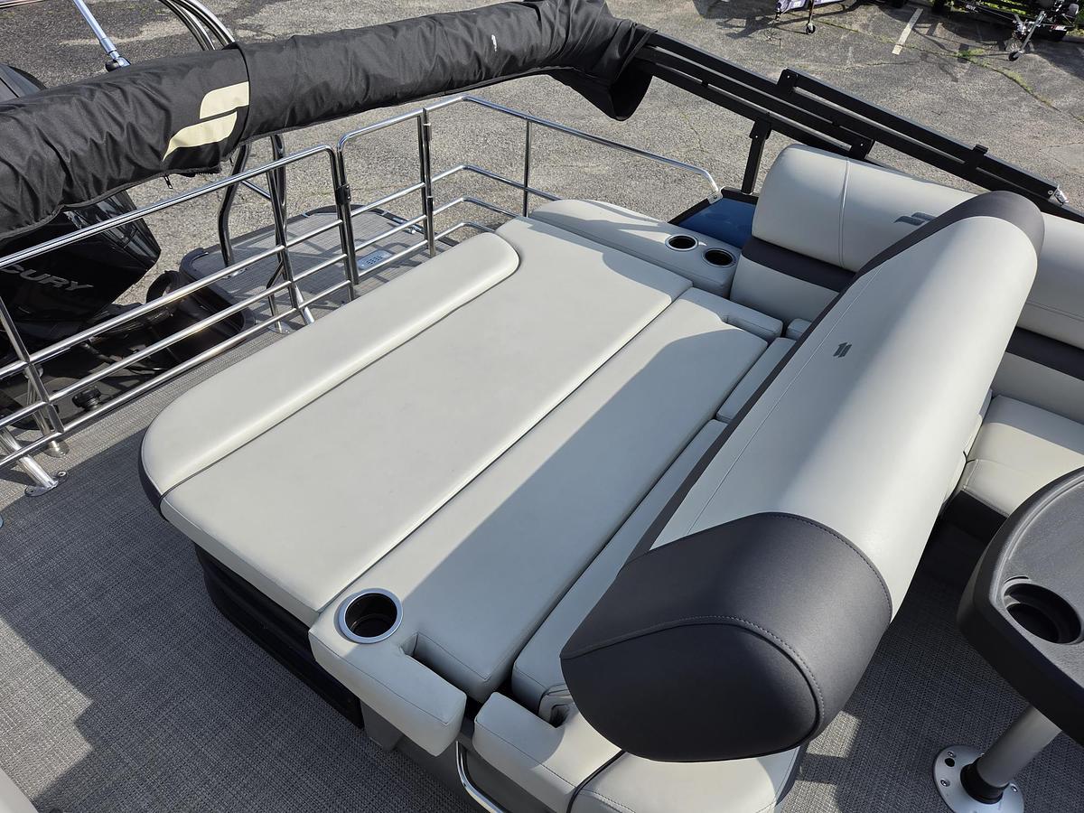 Used 2024 Starcraft Marine EXS5Q