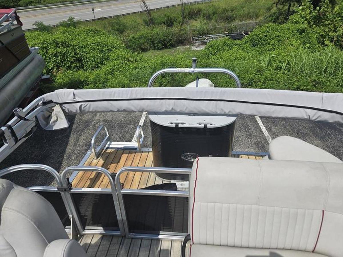 Used 2016 Quest 818 Luxury Edition