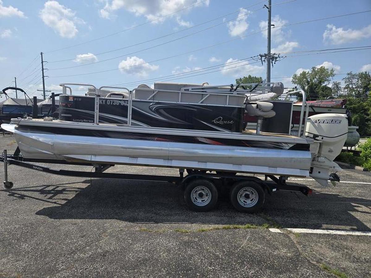 Used 2016 Quest 818 Luxury Edition