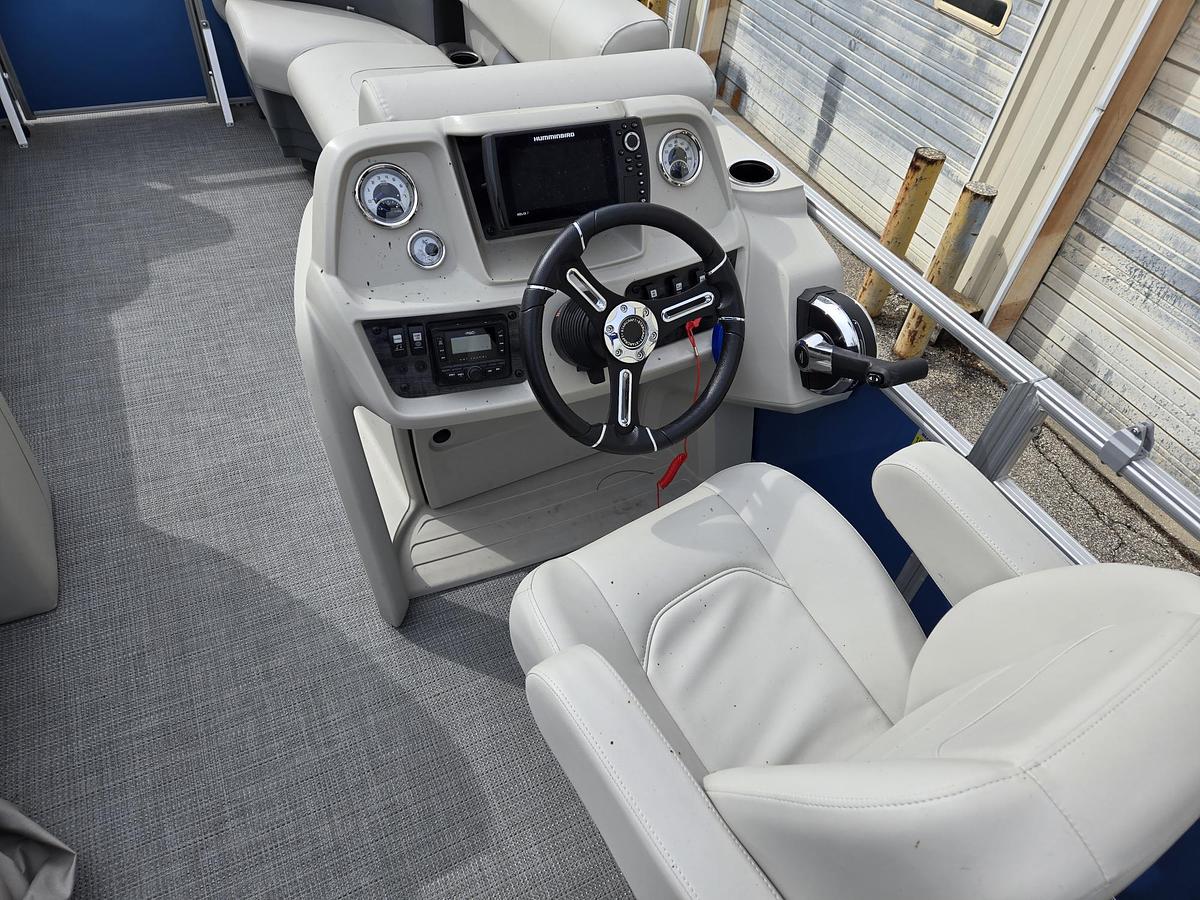 Used 2025 Starcraft Marine LX22R