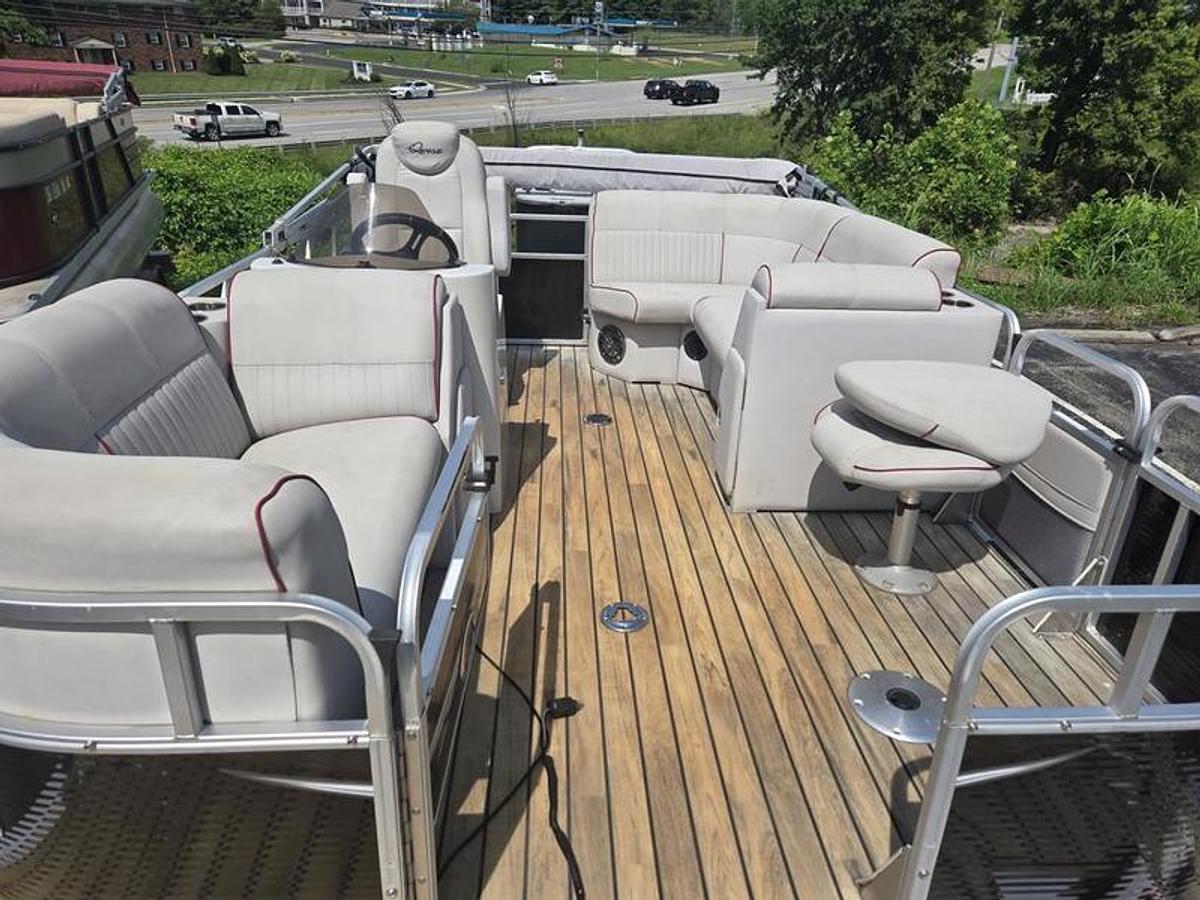 Used 2016 Quest 818 Luxury Edition