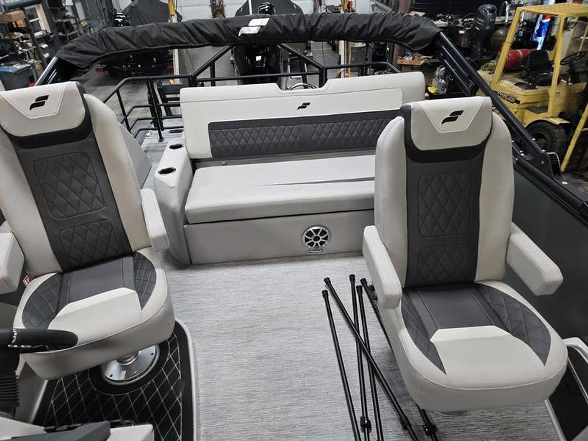 2026 Starcraft Marine SLS3QDH