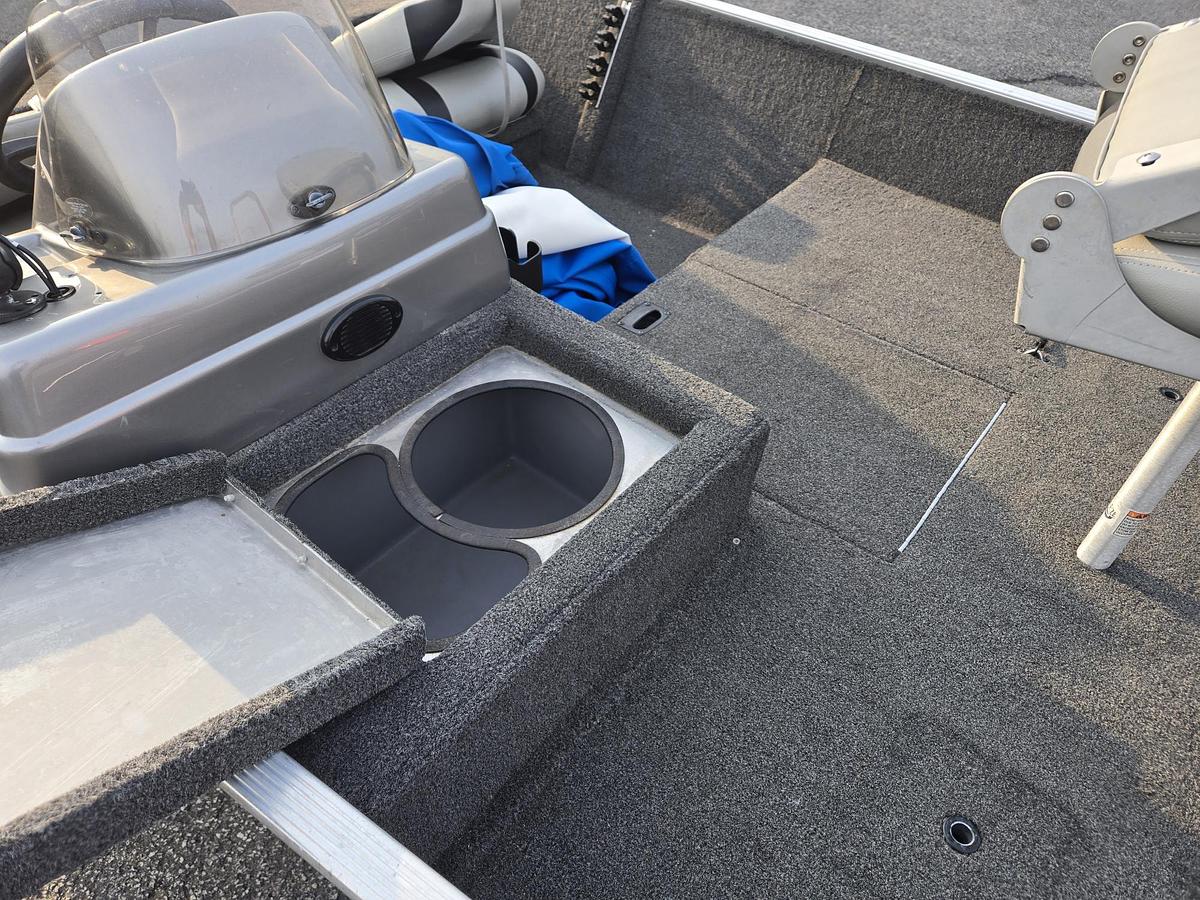 Used 2014 Lowe Stryker 17