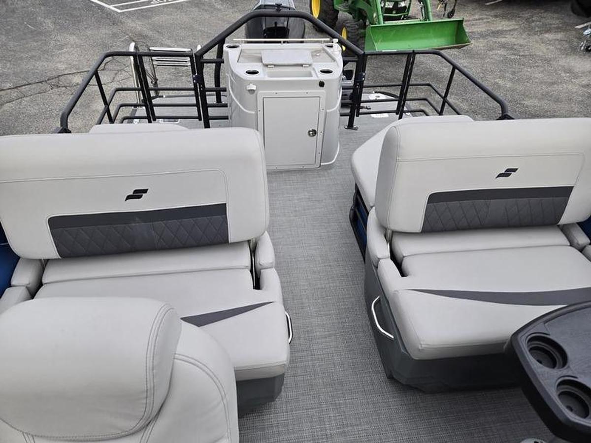 Used 2024 Starcraft Marine CX25RL