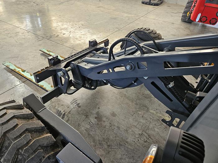 2024 LOADMAC 255 Ultra Forklift with 10' Mast