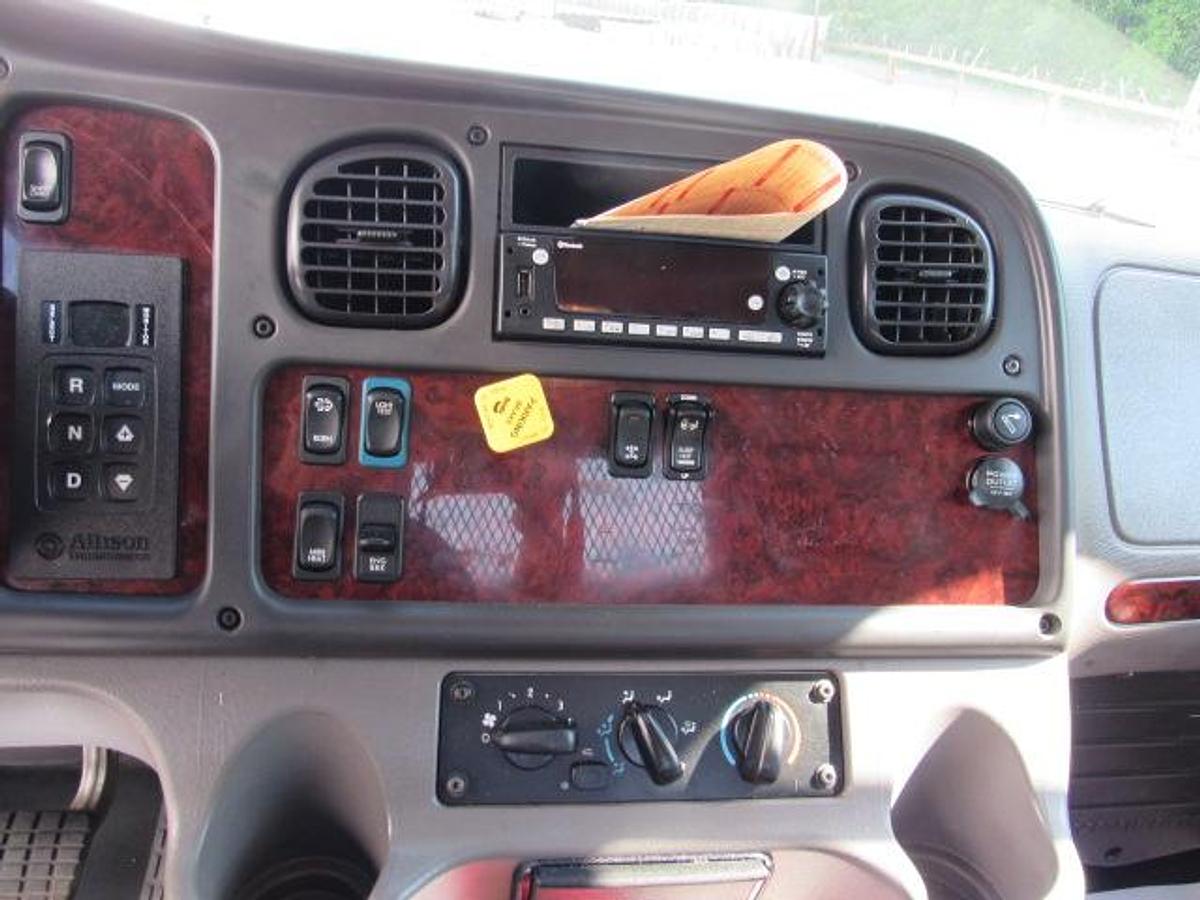 Used 2022 Freightliner M2 106