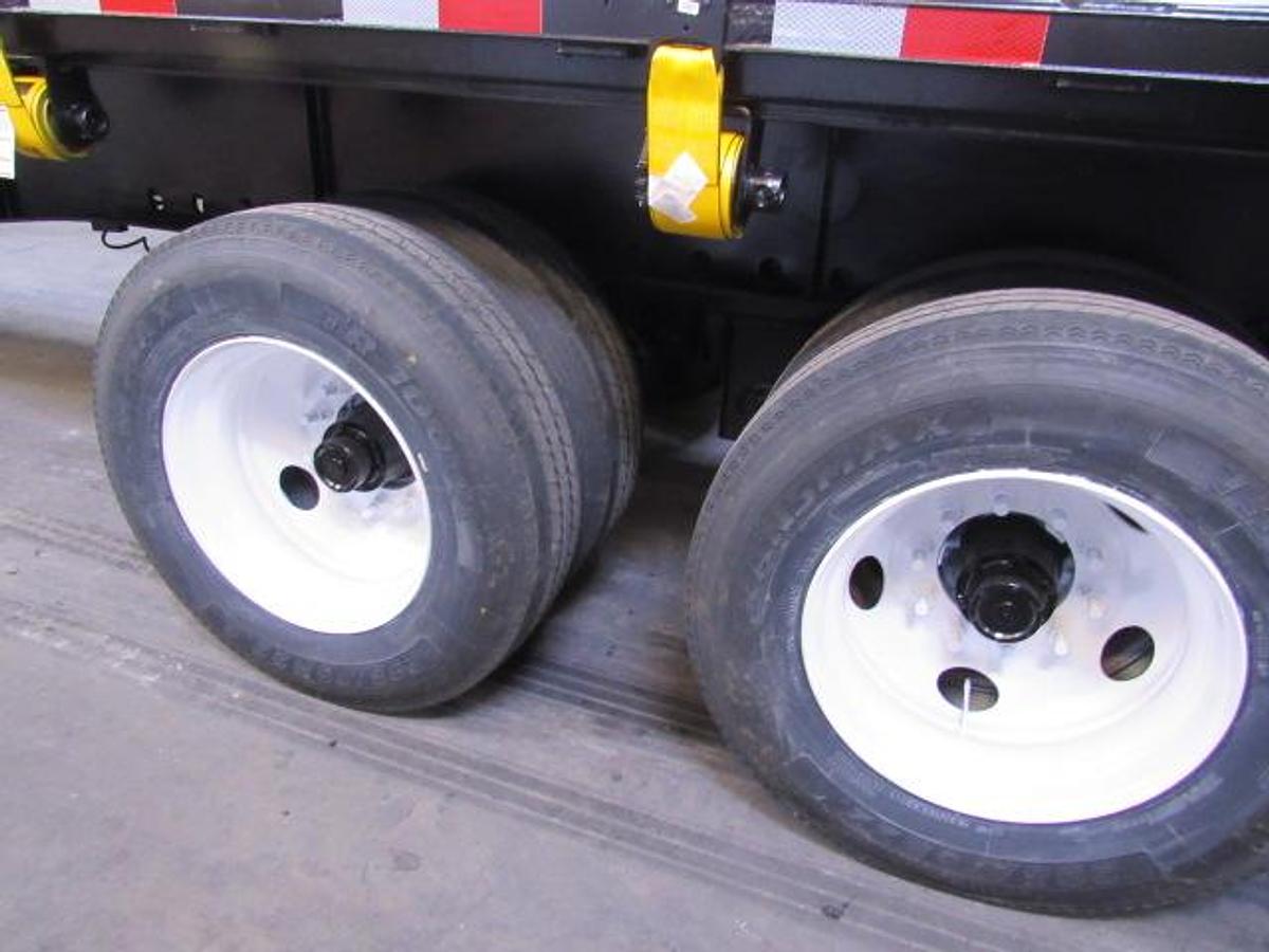 Used 2006 Transcraft Trailers 45' X 102" Flatbed Moffett Trailer