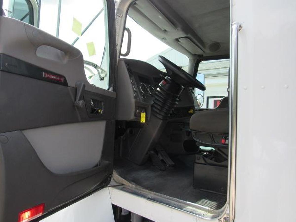 Used 2021 Kenworth T370 Flatbed Truck