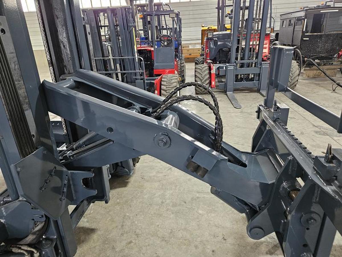 Used 2018 LOADMAC 825.4   4 Way Forklift w/Extended Reach