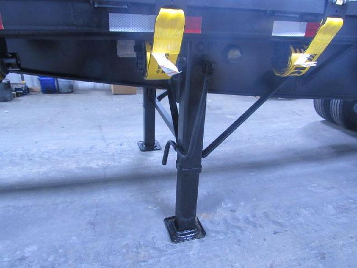 Used 2013 Great Dane Trailers  32' X 96" Flatbed Moffett Trailer