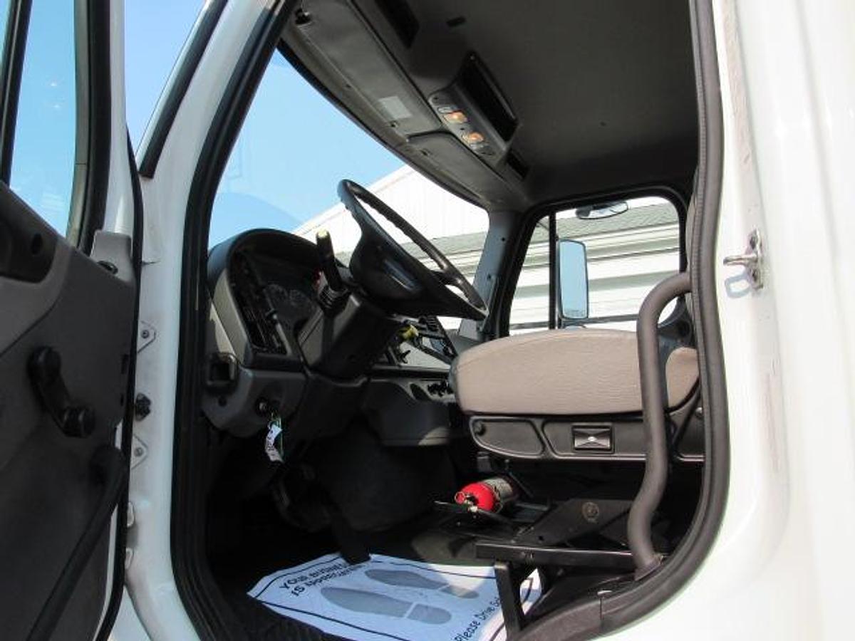 Used 2022 Freightliner M2 106