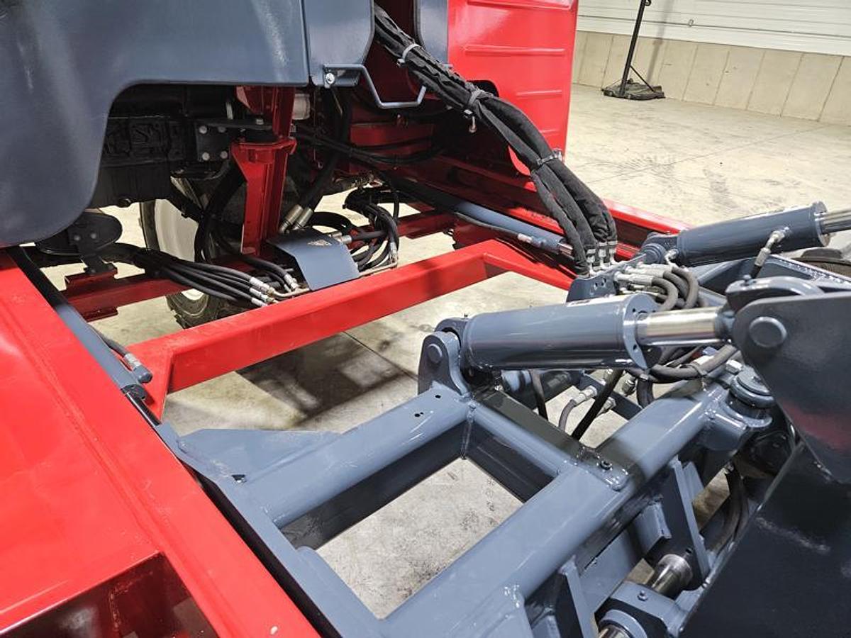 Used 2018 Moffett M8 70.3