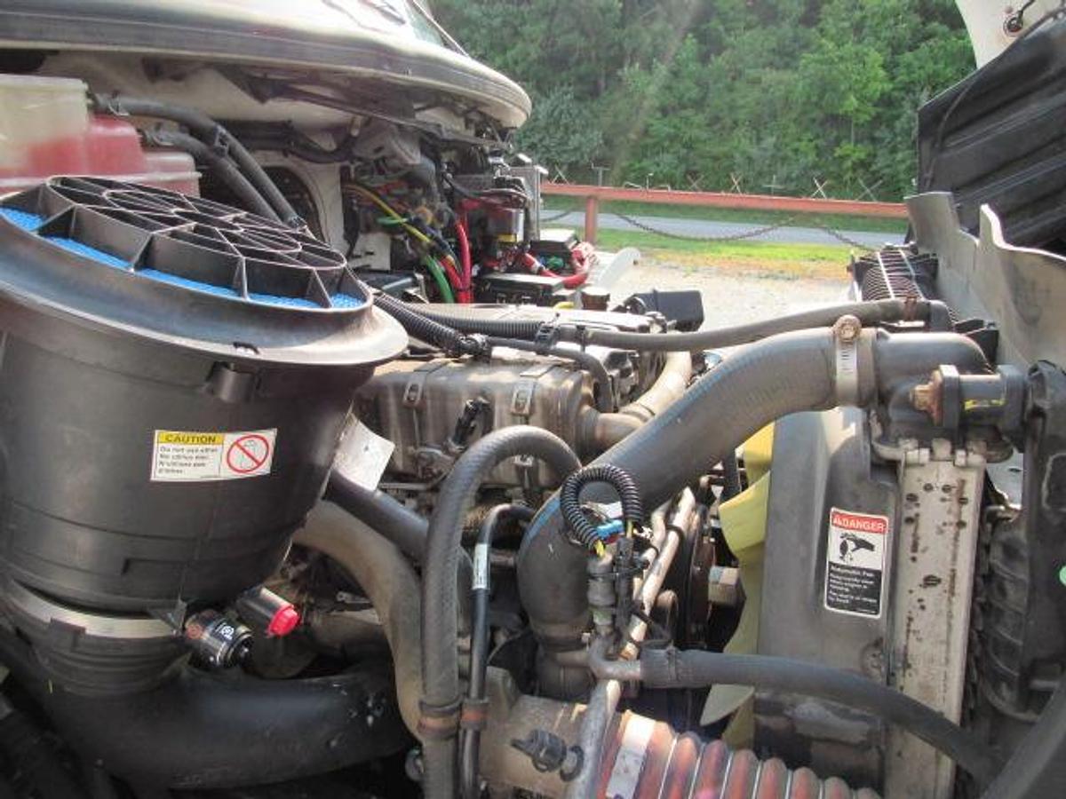 Used 2022 Freightliner M2 106