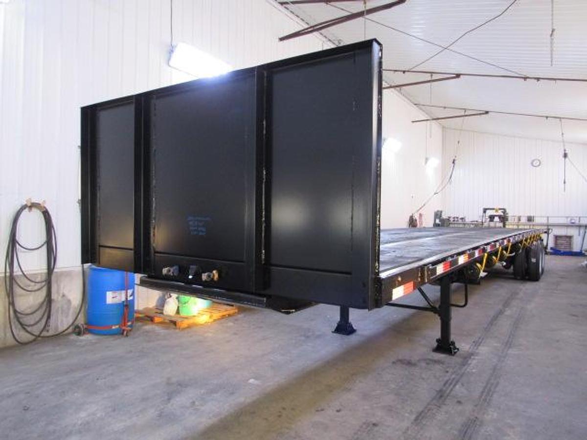 Used 2006 Transcraft Trailers 45' X 102" Flatbed Moffett Trailer