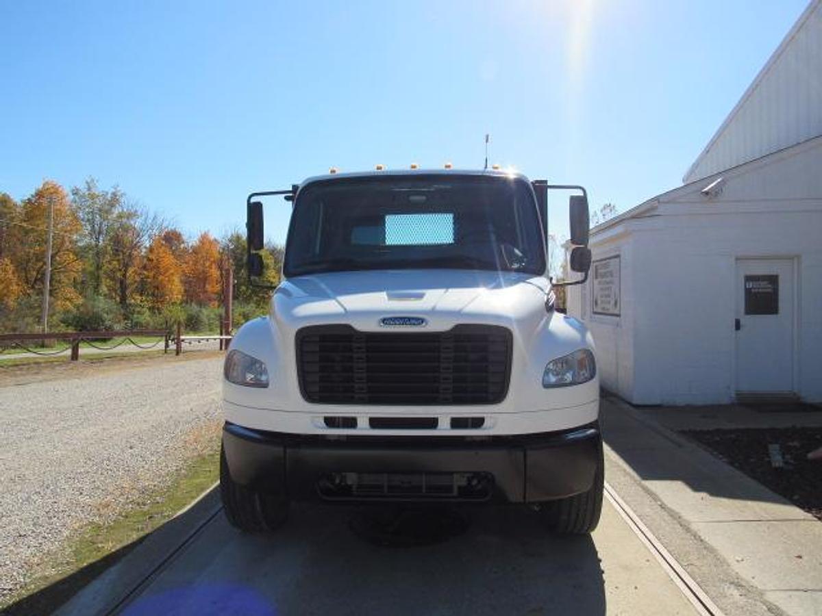 Used 2022 Freightliner M2 106