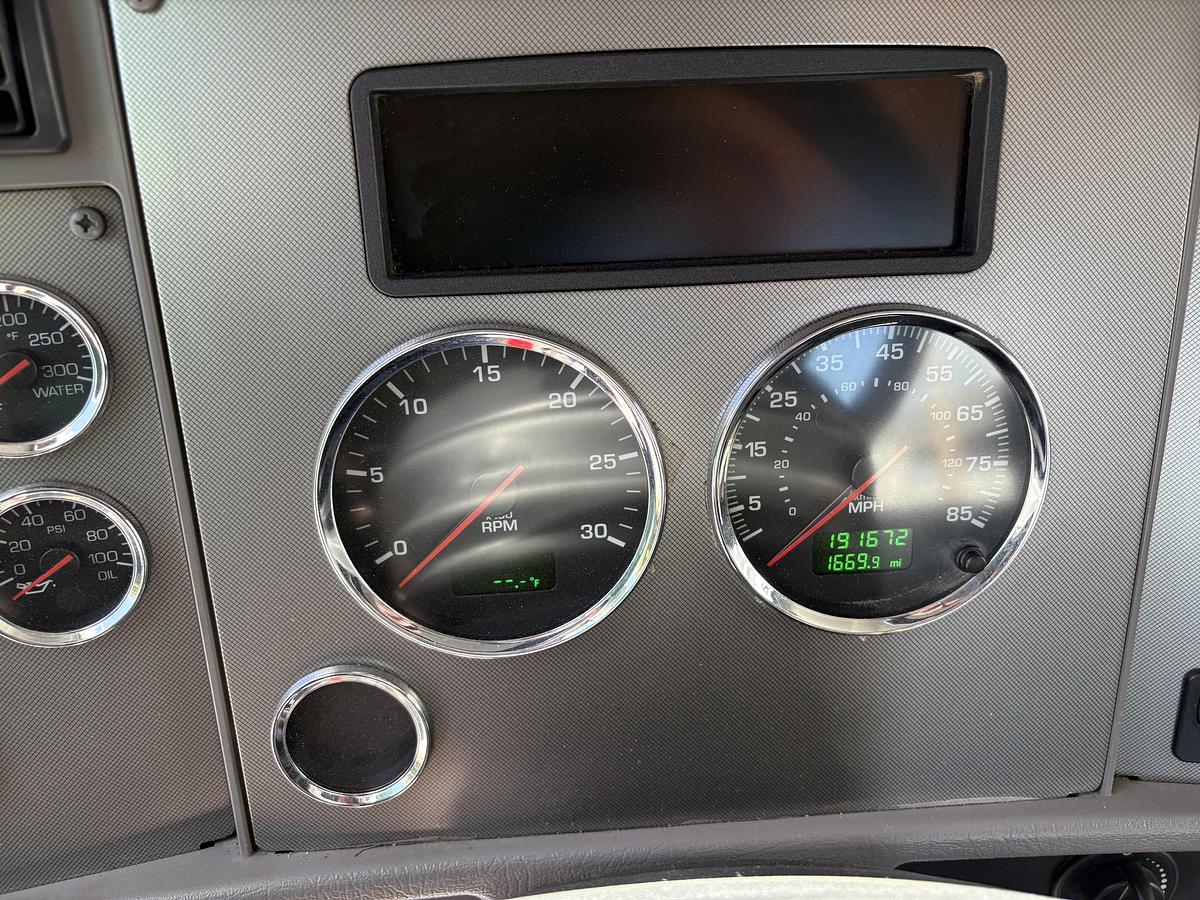 Used 2020 Kenworth T370 Flatbed Truck