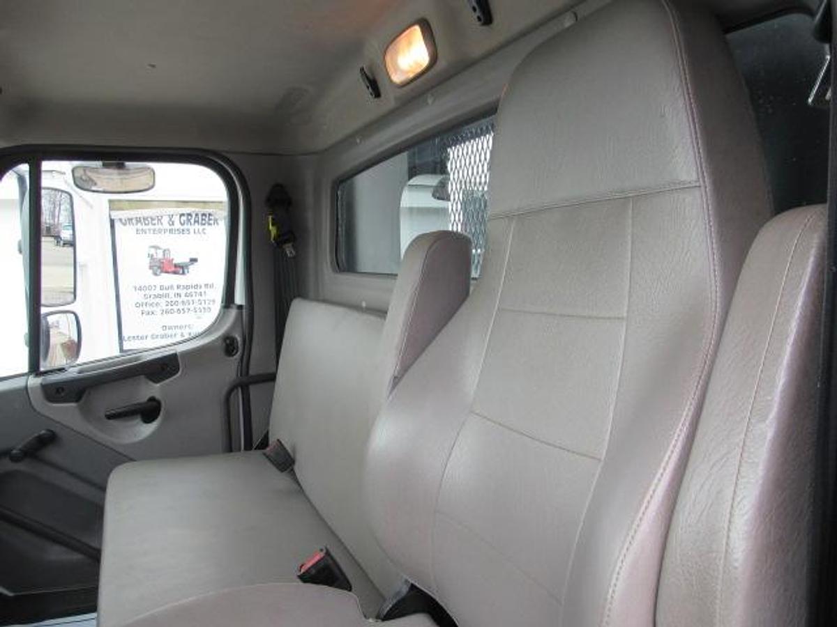 Used 2022 Freightliner M2 106