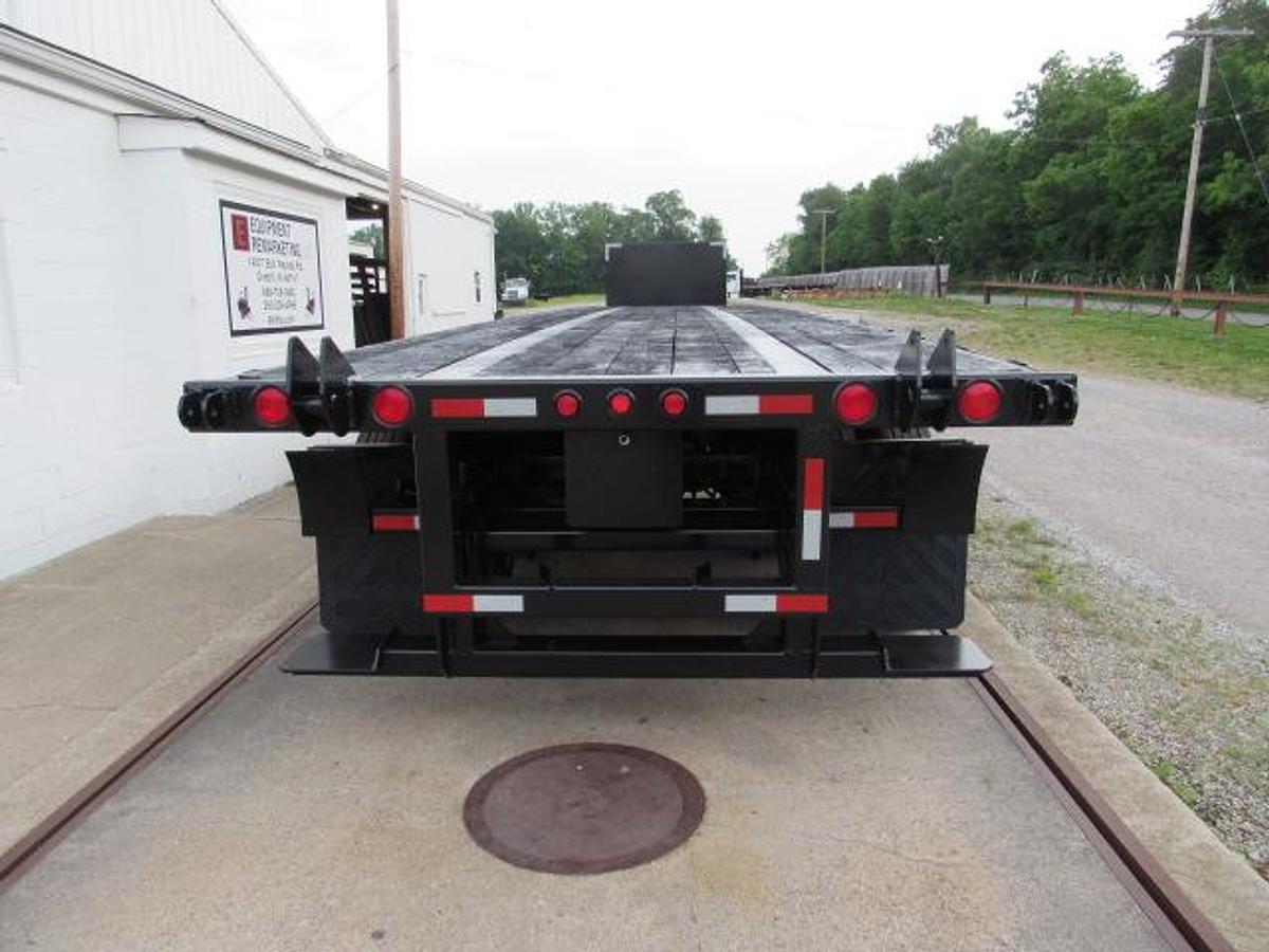 Used 2015 Utility 45' X 102" Princeton/Moffett Trailer