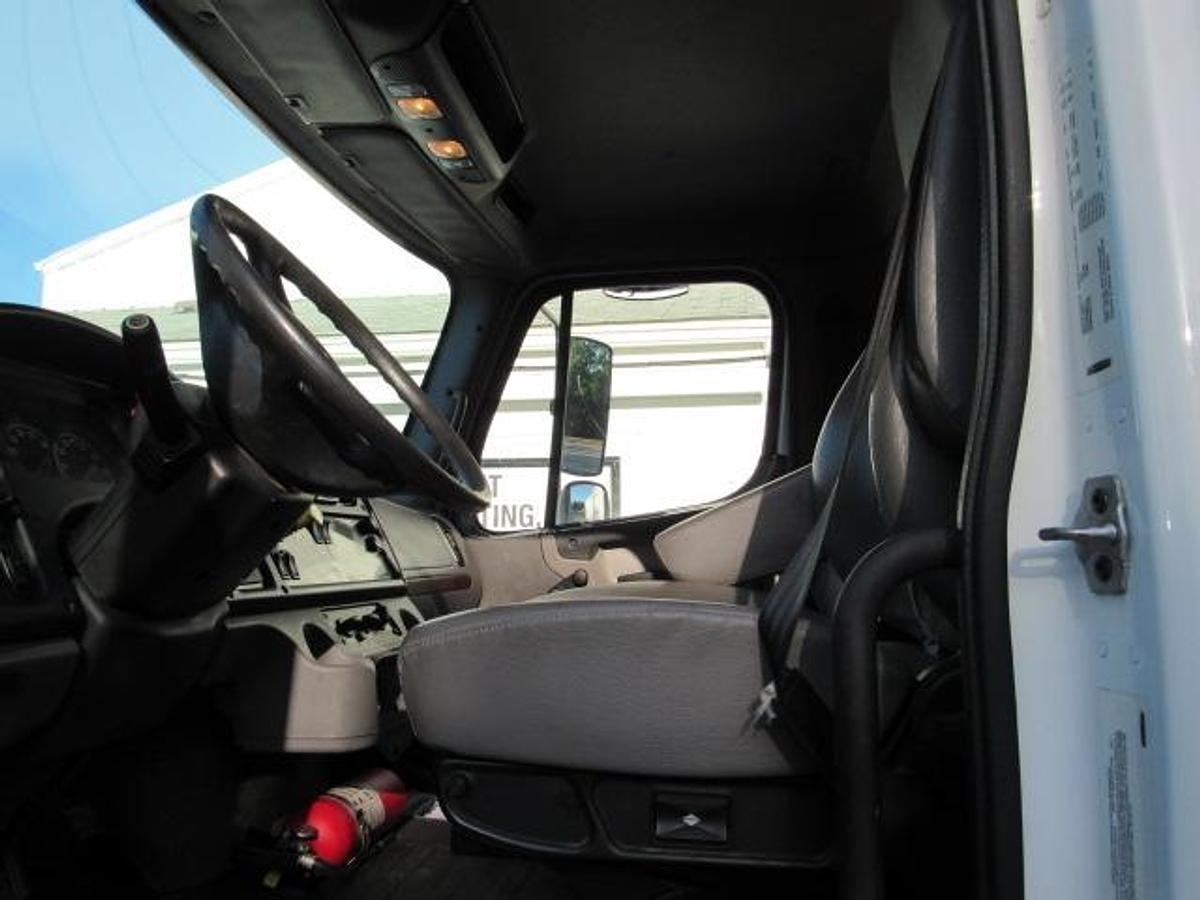 Used 2018 Freightliner M2 106