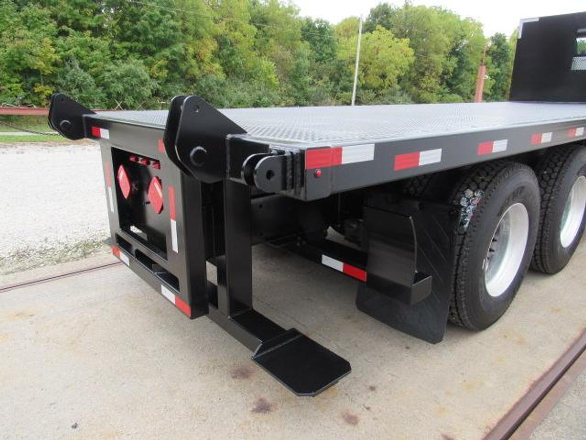 Used 2022 Freightliner M2 106