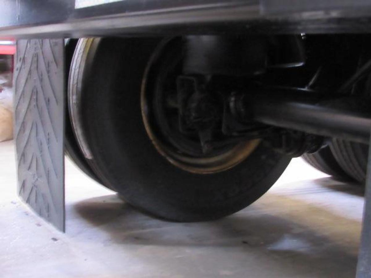 Used 2006 Transcraft Trailers 45' X 102" Flatbed Moffett Trailer