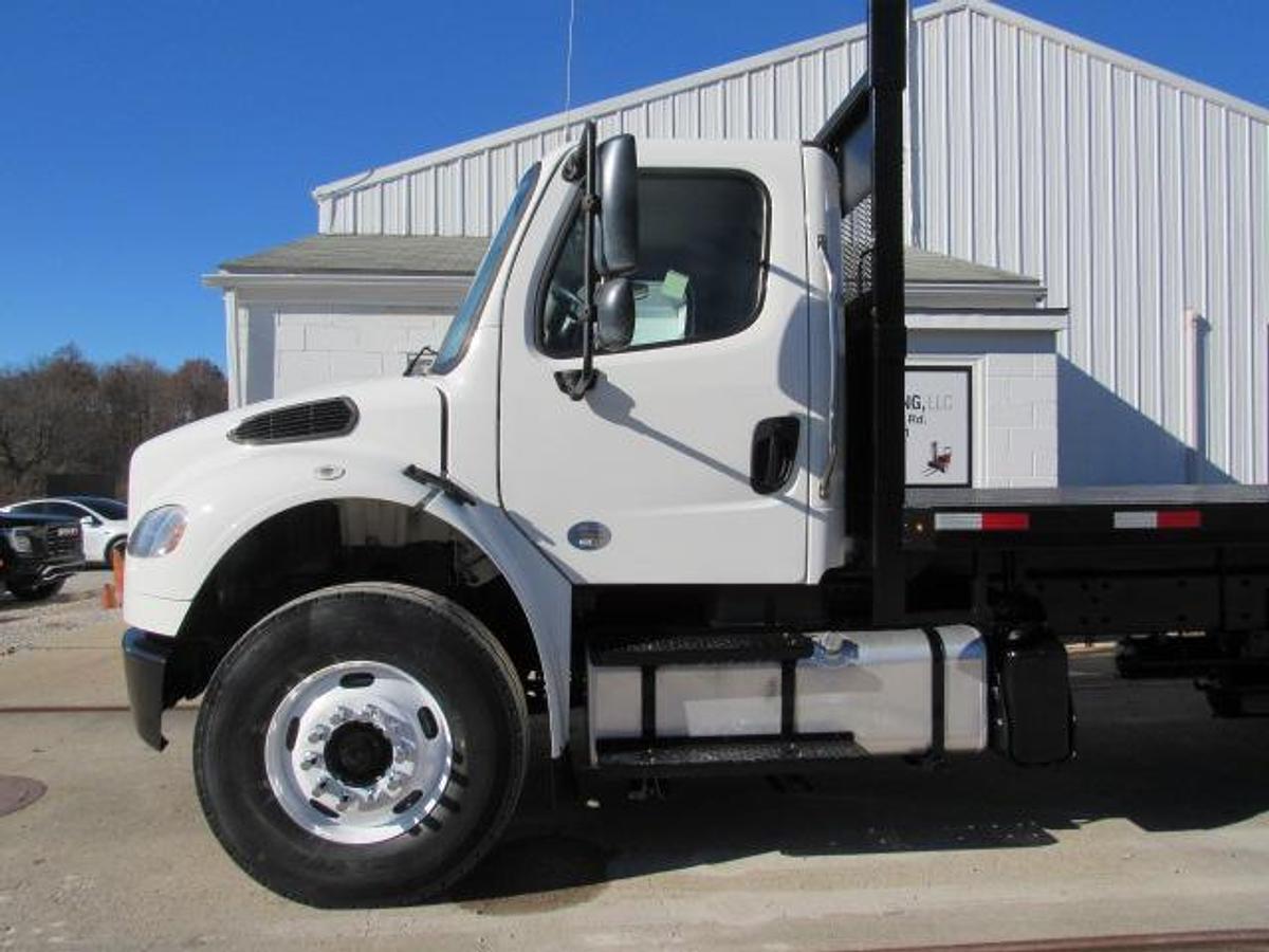 Used 2022 Freightliner M2 106