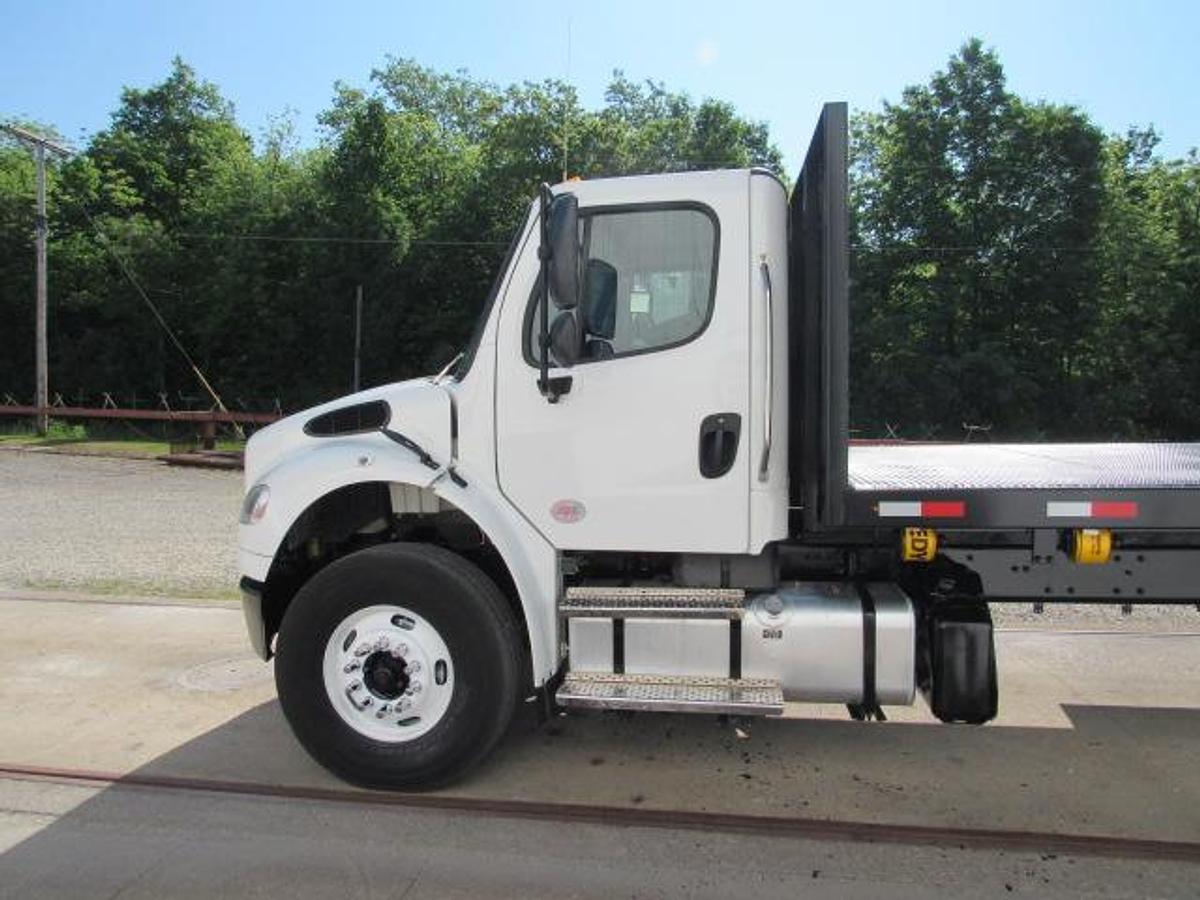 Used 2022 Freightliner M2 106
