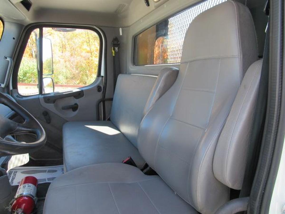 Used 2022 Freightliner M2 106