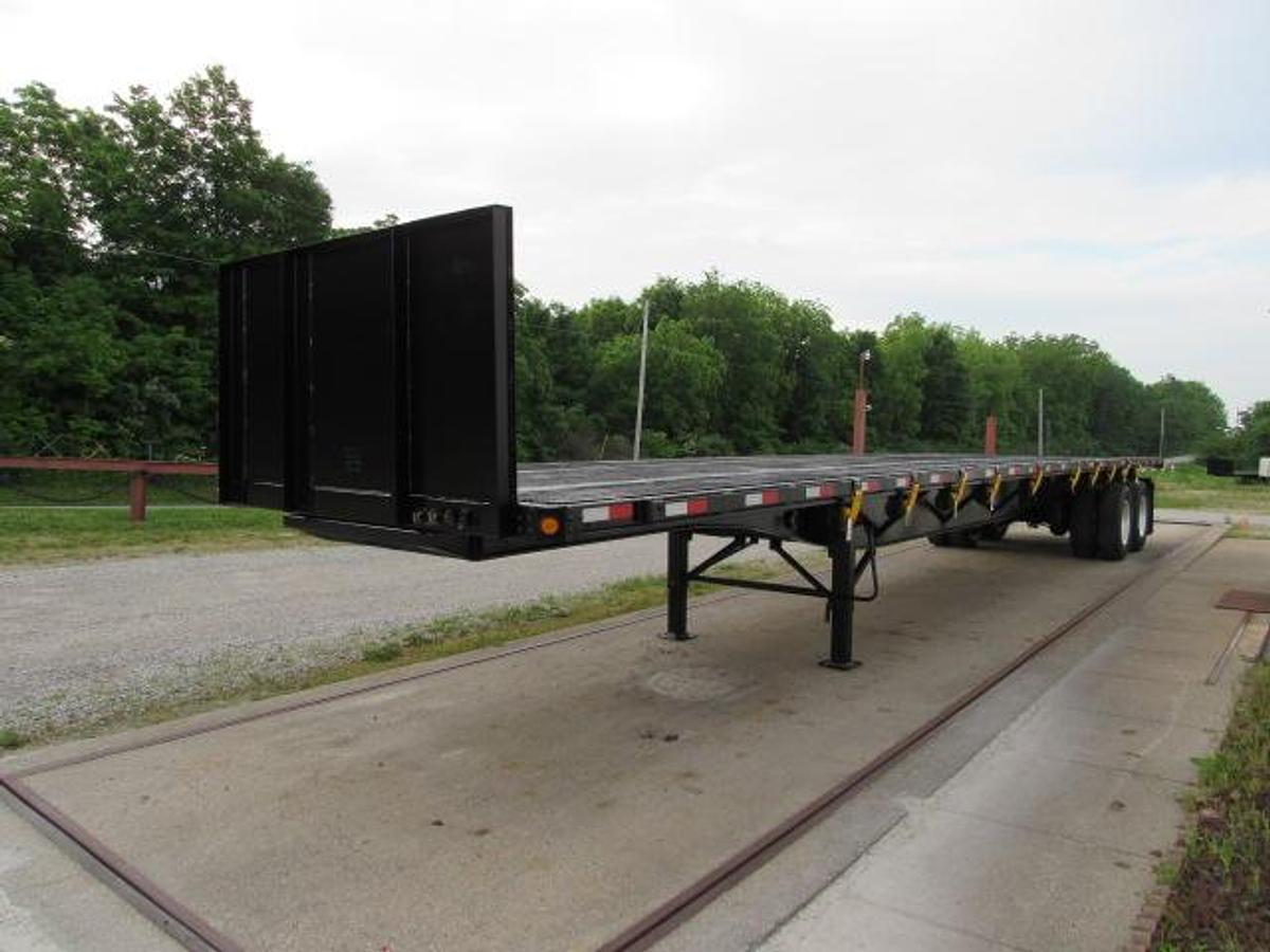 Used 2015 Utility 45' X 102" Princeton/Moffett Trailer