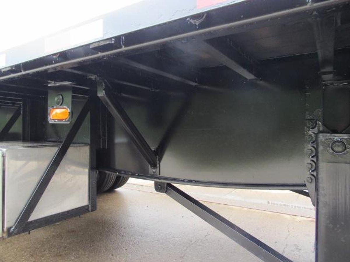Used 2014 Utility 32 X 102 Moffett Trailer