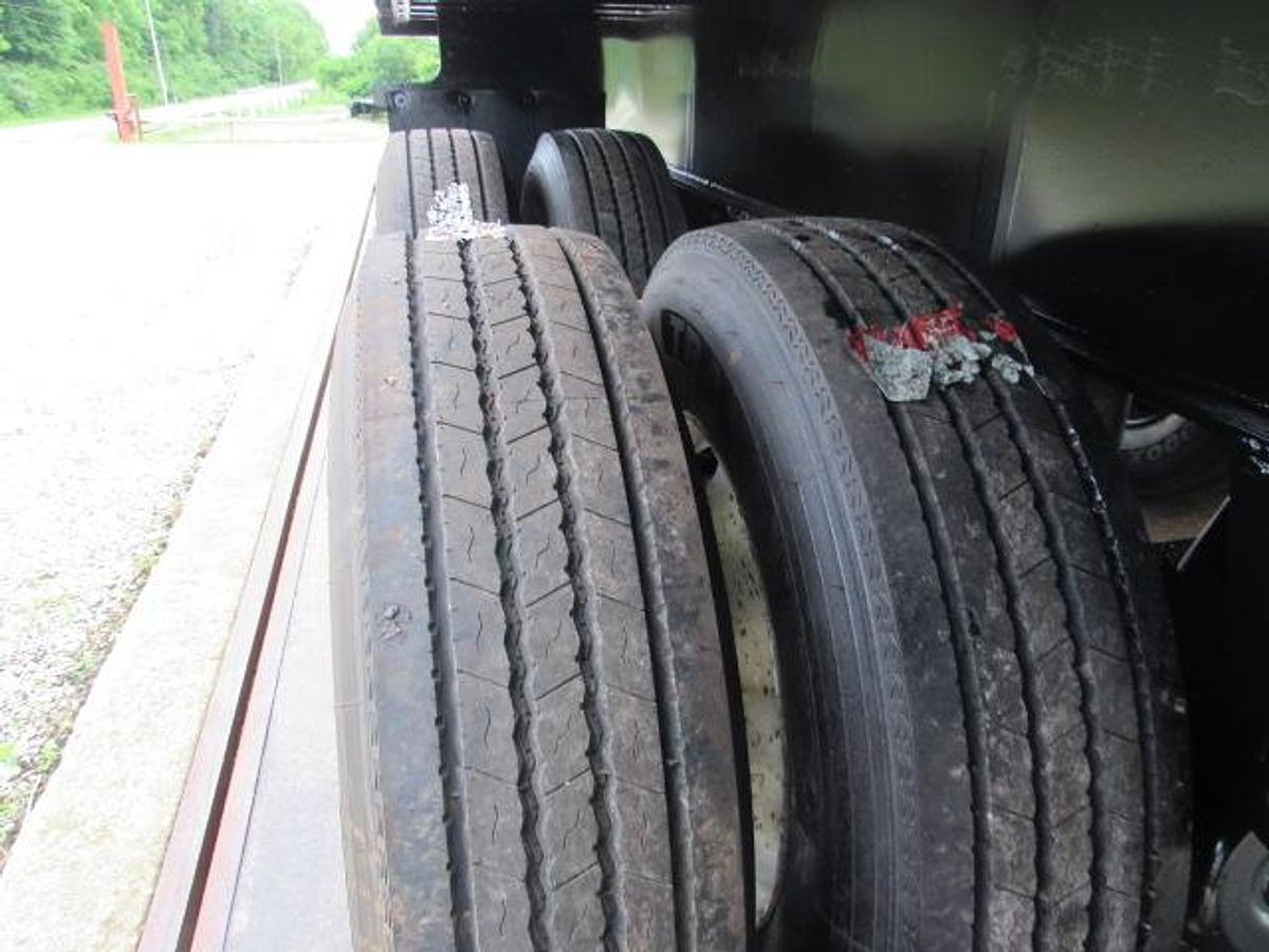 Used 2014 Utility 32 X 102 Moffett Trailer
