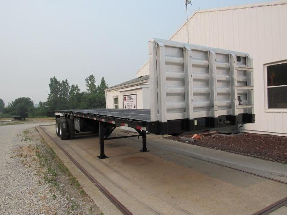 Used 2015 Great Dane Trailers  36' 6" X 102" Flatbed Moffett Trailer