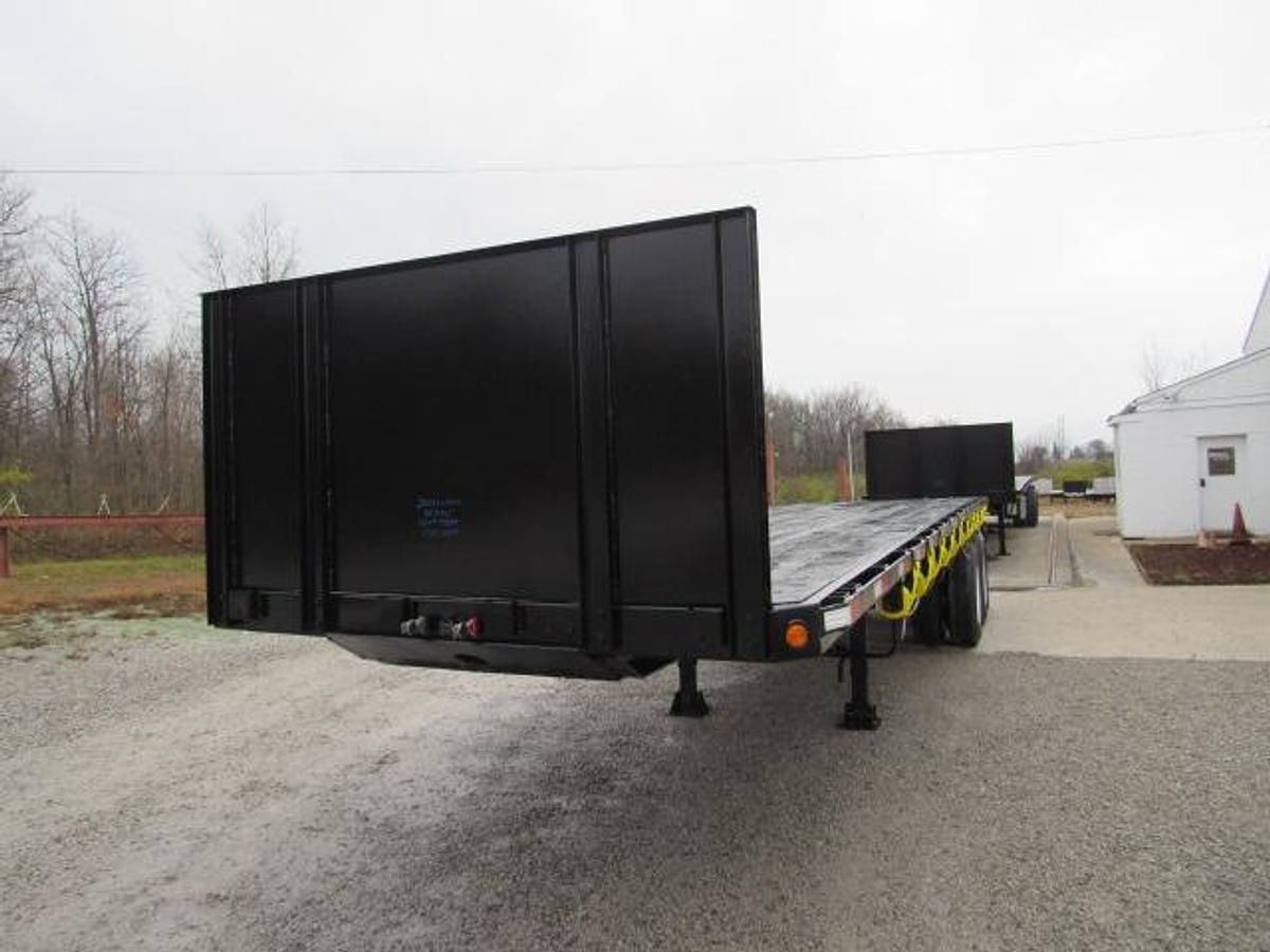 Used 2005  Lufkin 32' X 96"  Flatbed Moffett Trailer