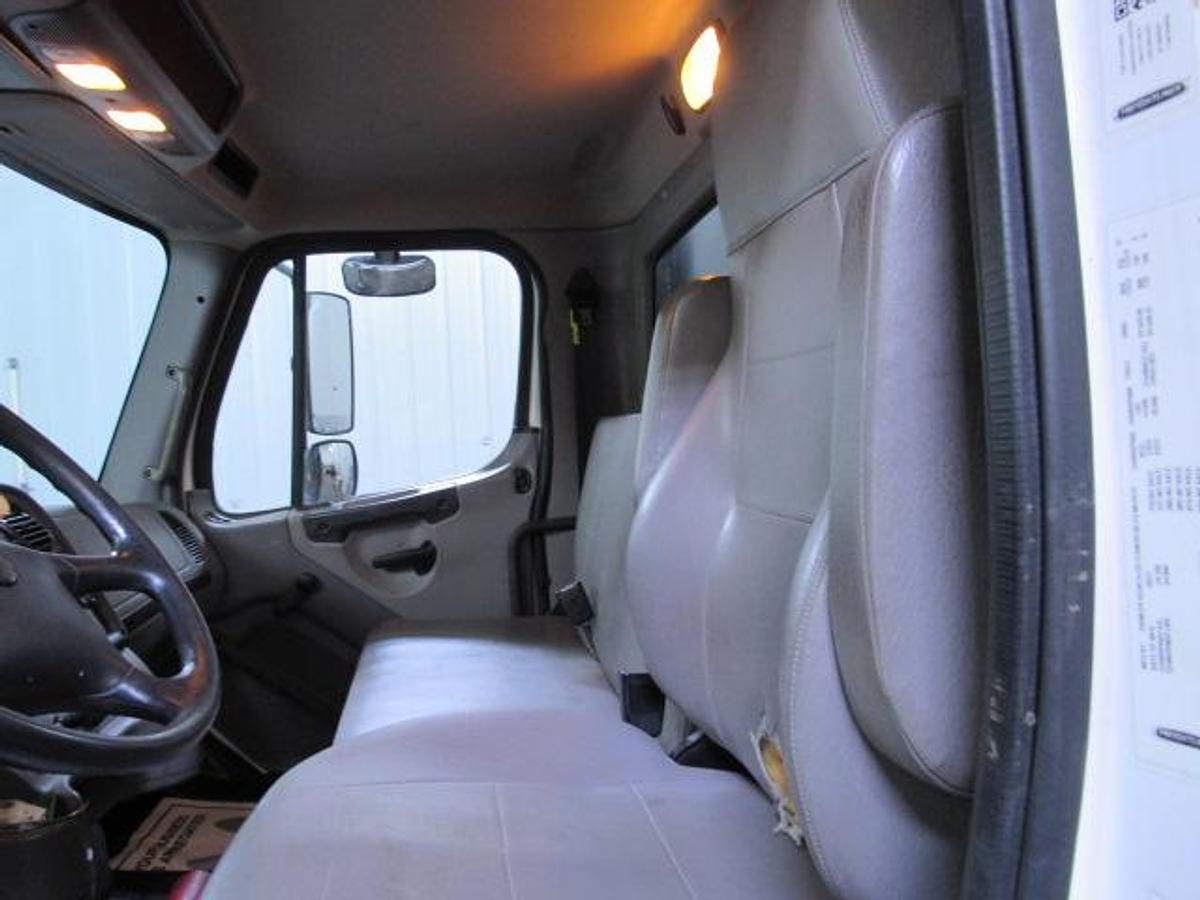 Used 2022 Freightliner M2 106