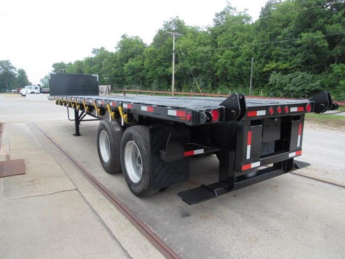 Used 2015 Great Dane Trailers 35' 10" X 102" Flatbed Moffett Trailer