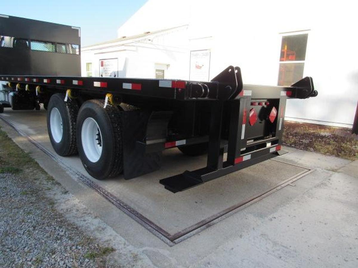 Used 2018 Freightliner M2 106