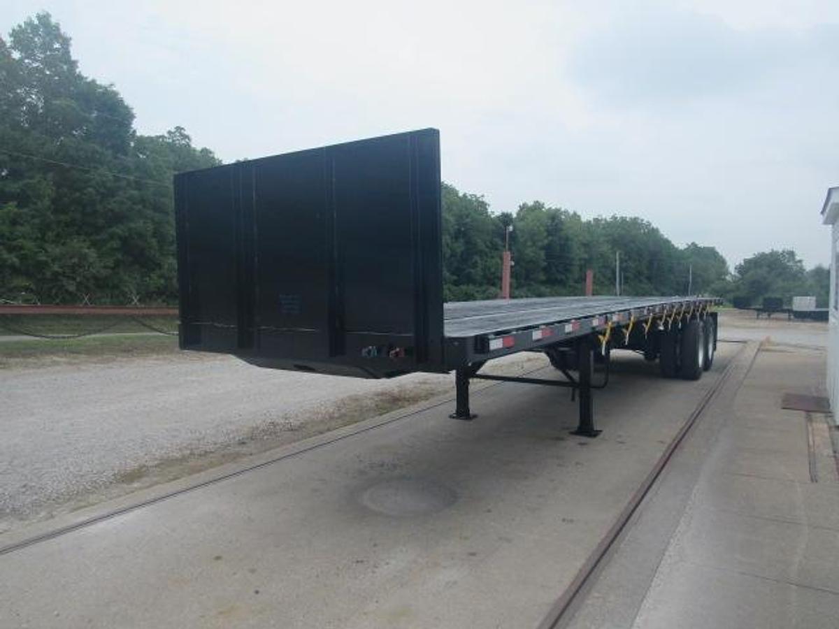 Used 2015 Great Dane Trailers 35' 10" X 102" Flatbed Moffett Trailer
