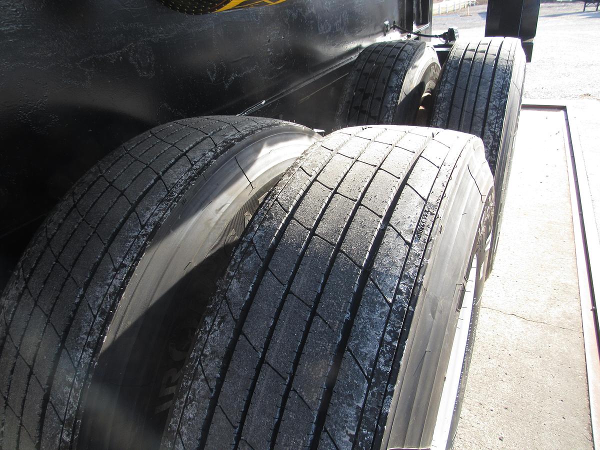 Used 2013 Great Dane Trailers  32' X 96" Flatbed Moffett Trailer