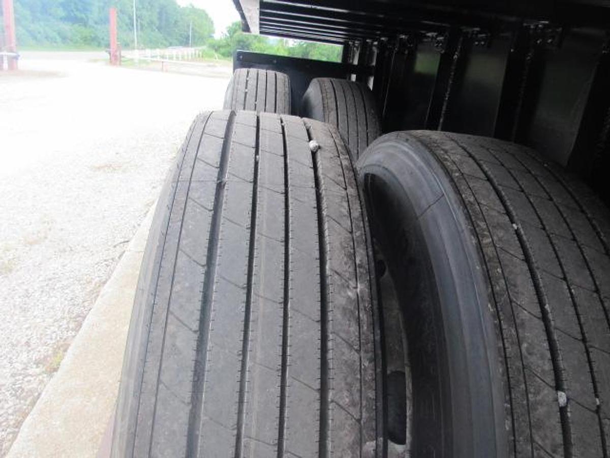 Used 2015 Great Dane Trailers 35' 10" X 102" Flatbed Moffett Trailer