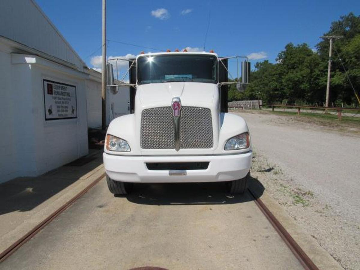 Used 2021 Kenworth T370 Flatbed Truck