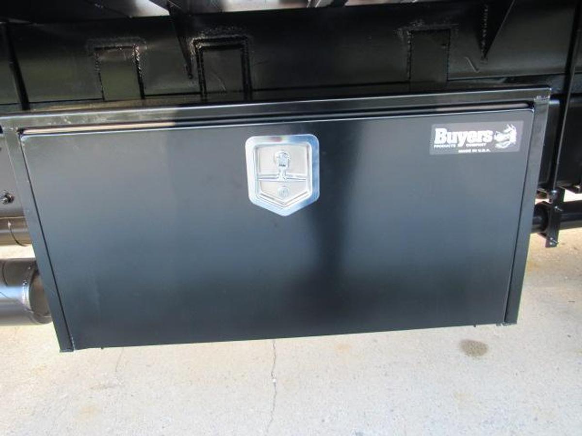 Used 2022 Freightliner M2 106