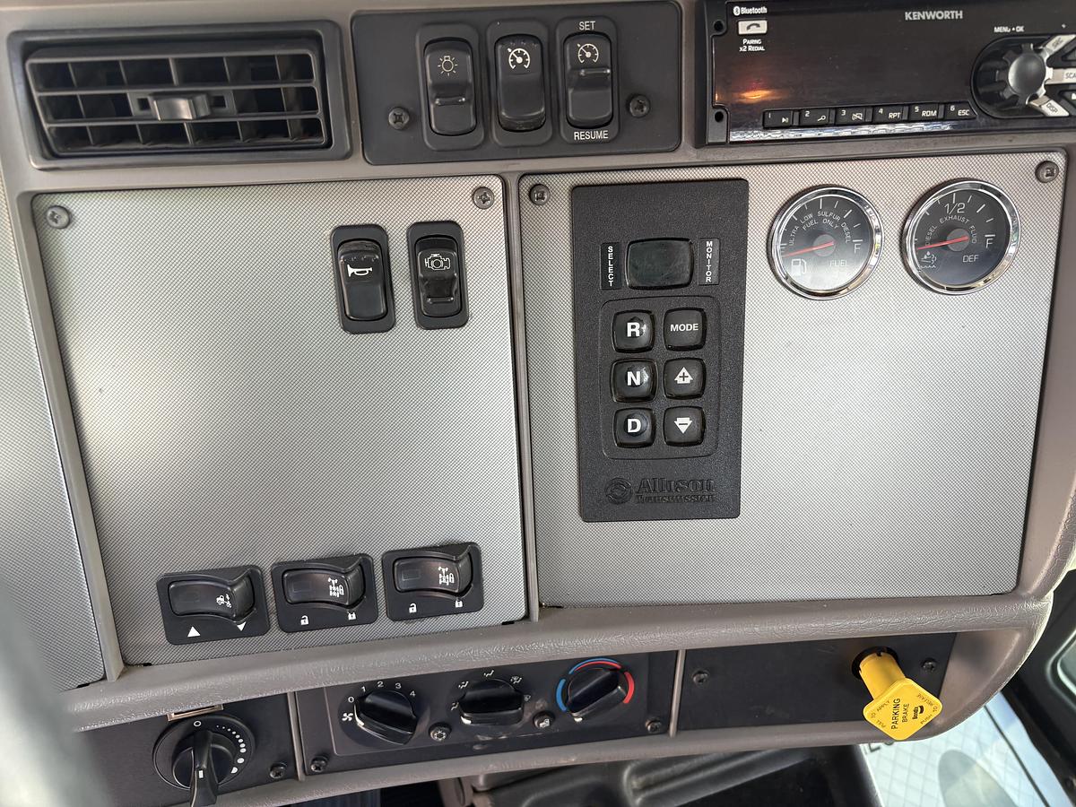 Used 2020 Kenworth T370 Flatbed Truck