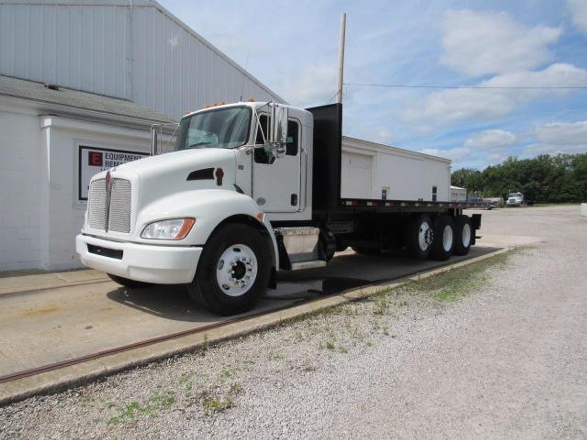 Used 2021 Kenworth T370 Flatbed Truck