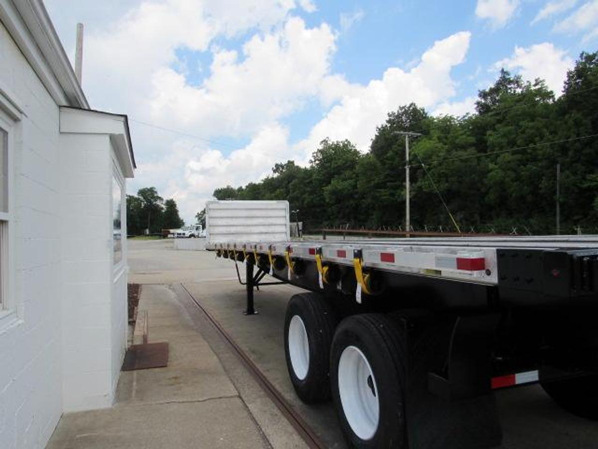 Used 2017 Great Dane Trailers 36' 6" X 102" Aluminum Combo Flatbed Moffett Trailer